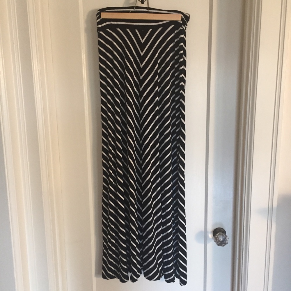 Black and white maxi skirt